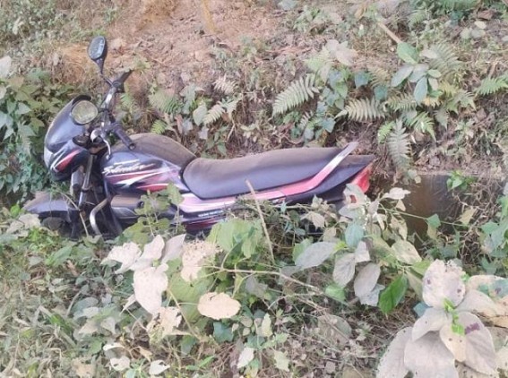 Madhupur : Two young aged boys were seriously injured after beating TSR Jawan with sticks Madhupur : Two young aged boys were seriously injured after beating TSR Jawan with sticks